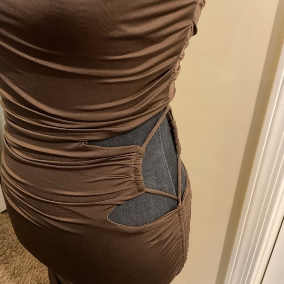 🖤 Asymmetrical Neck Bodycon Side Cutouts Dress - Picture 4 of 7